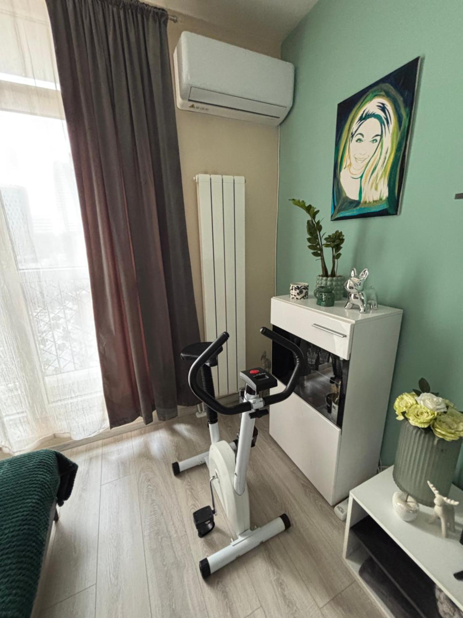 Modern, Cute And Comfy - Free Private Parking