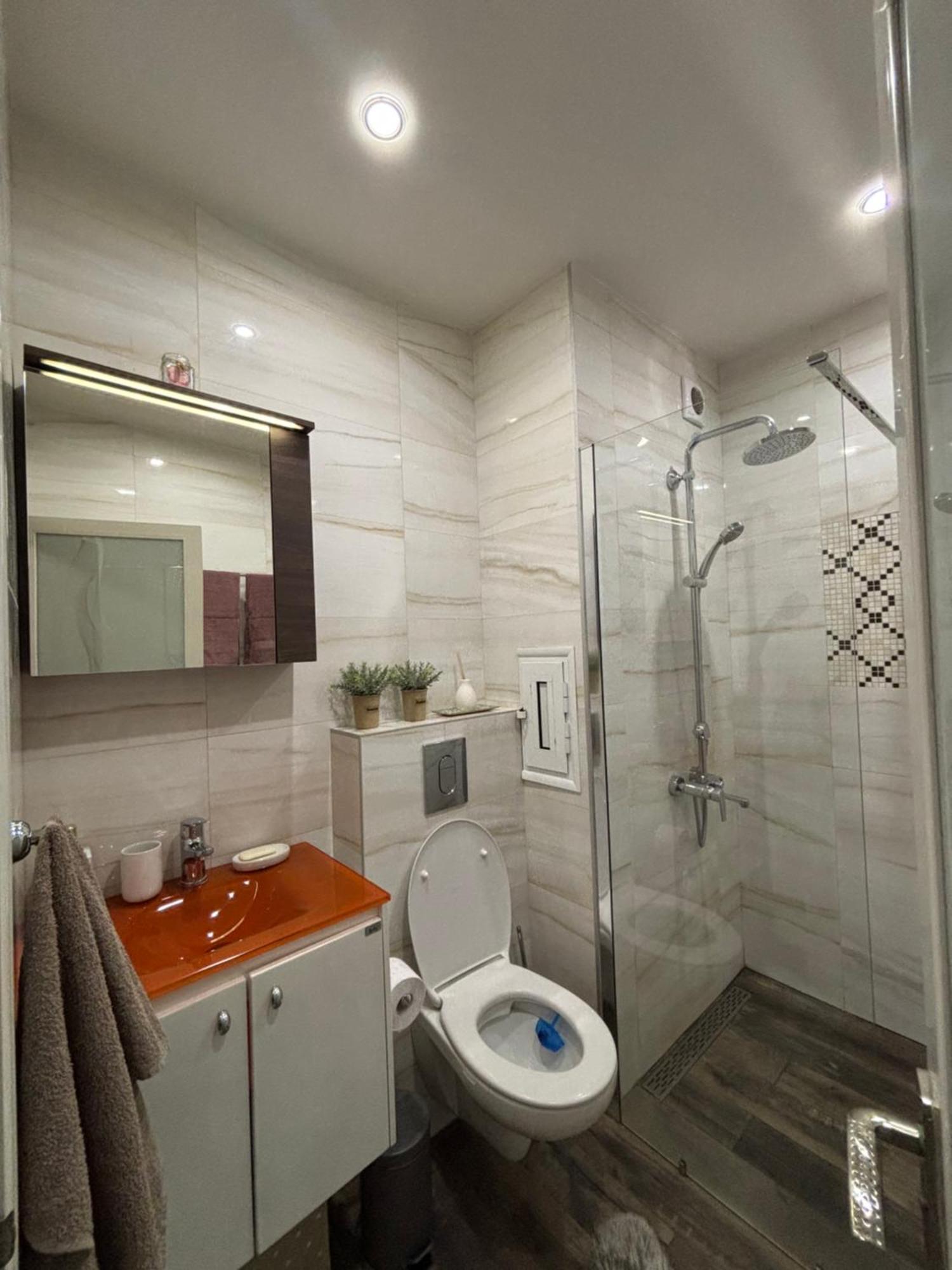 Modern, Cute And Comfy - Free Private Parking Apartament